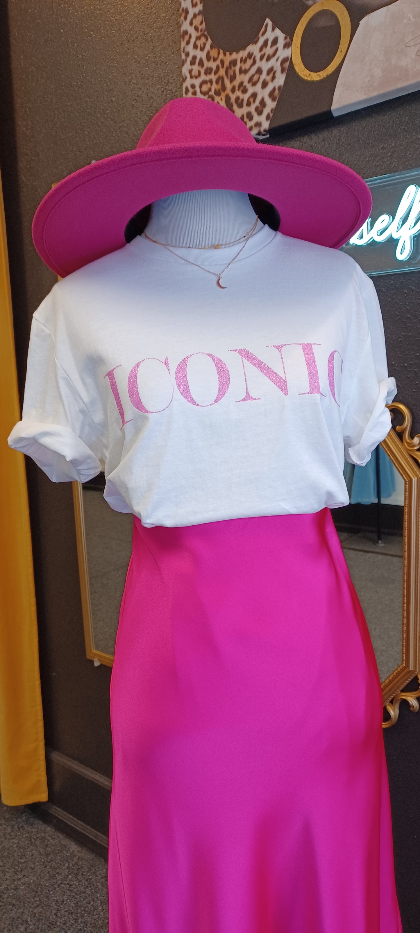 Iconic | T-Shirt